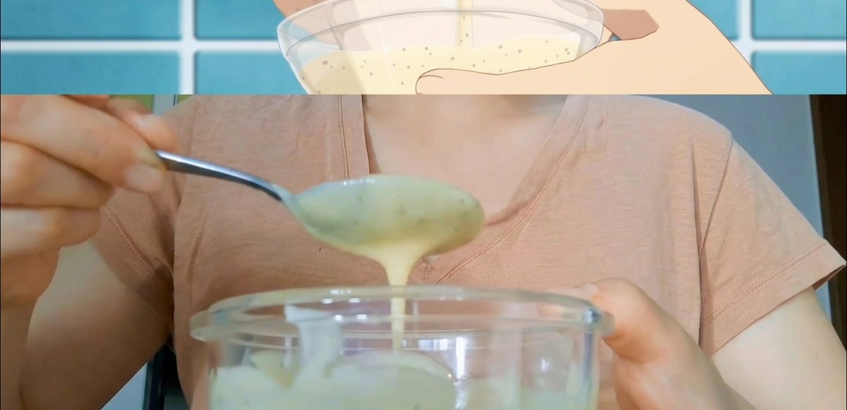 Manos mezclando una salsa cremosa con granos de mostaza en un cuenco de cristal.