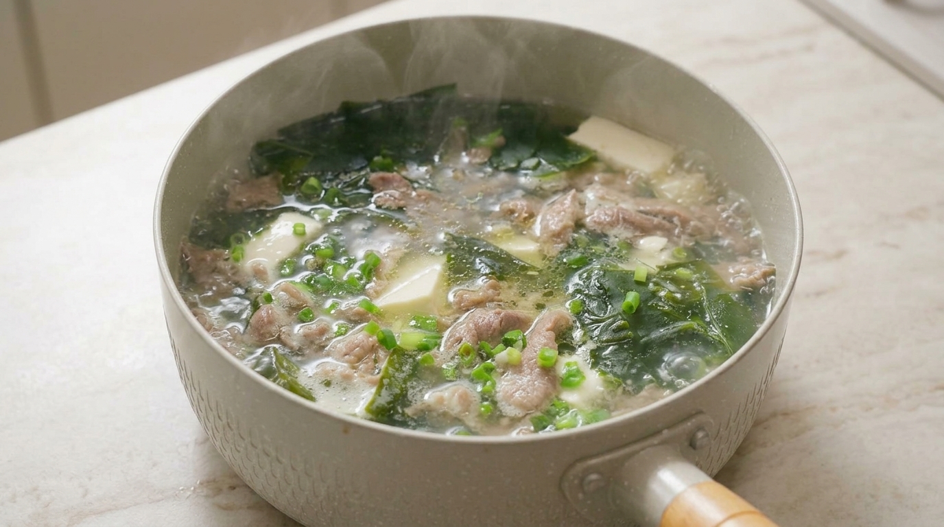 Sopa de Algas con Carne y Tofu Sedoso