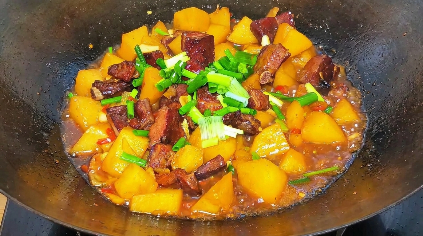 Costillas Ahumadas Braseadas con Patatas