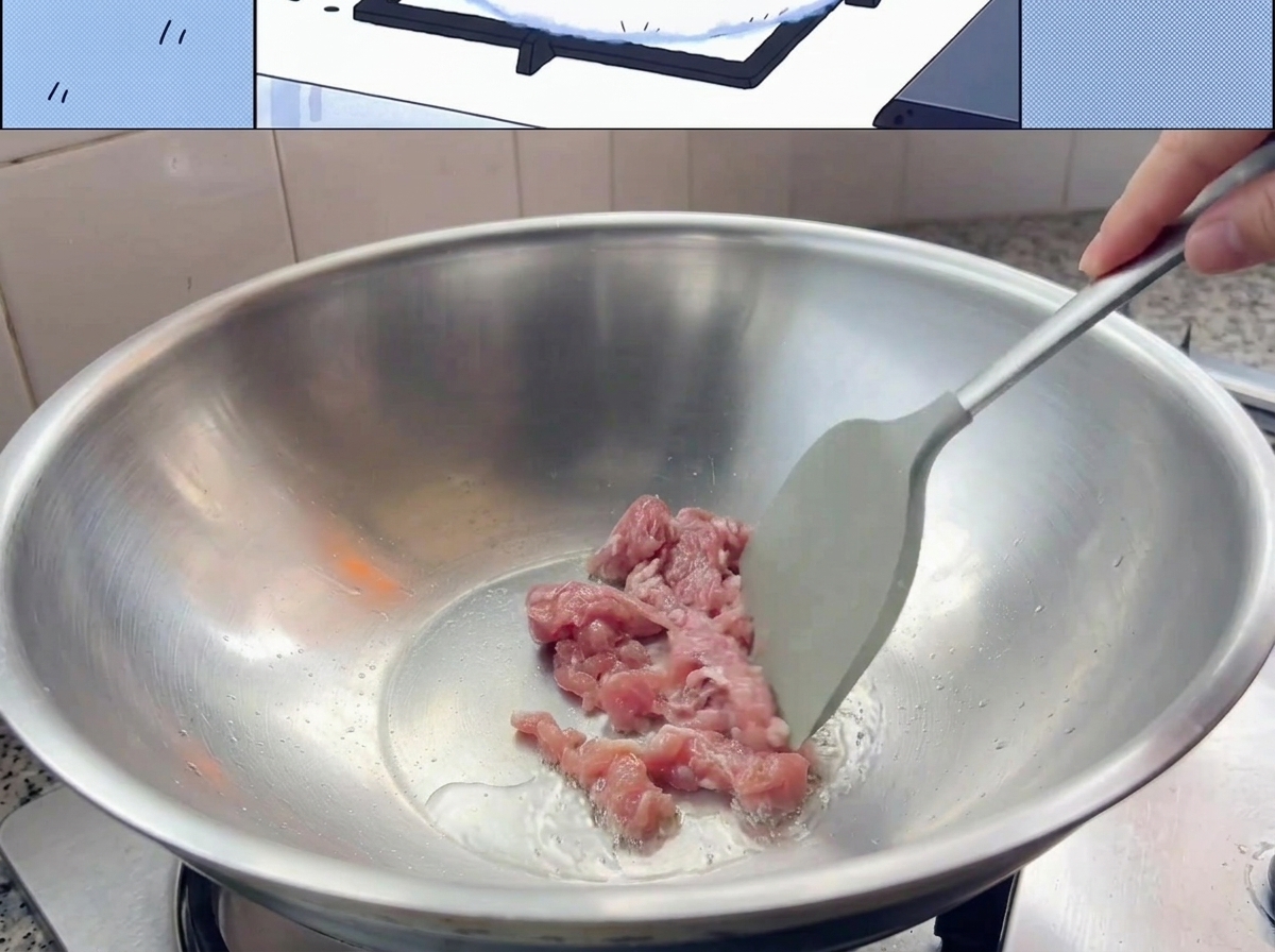 Lonchas de cerdo siendo salteadas en un wok caliente.