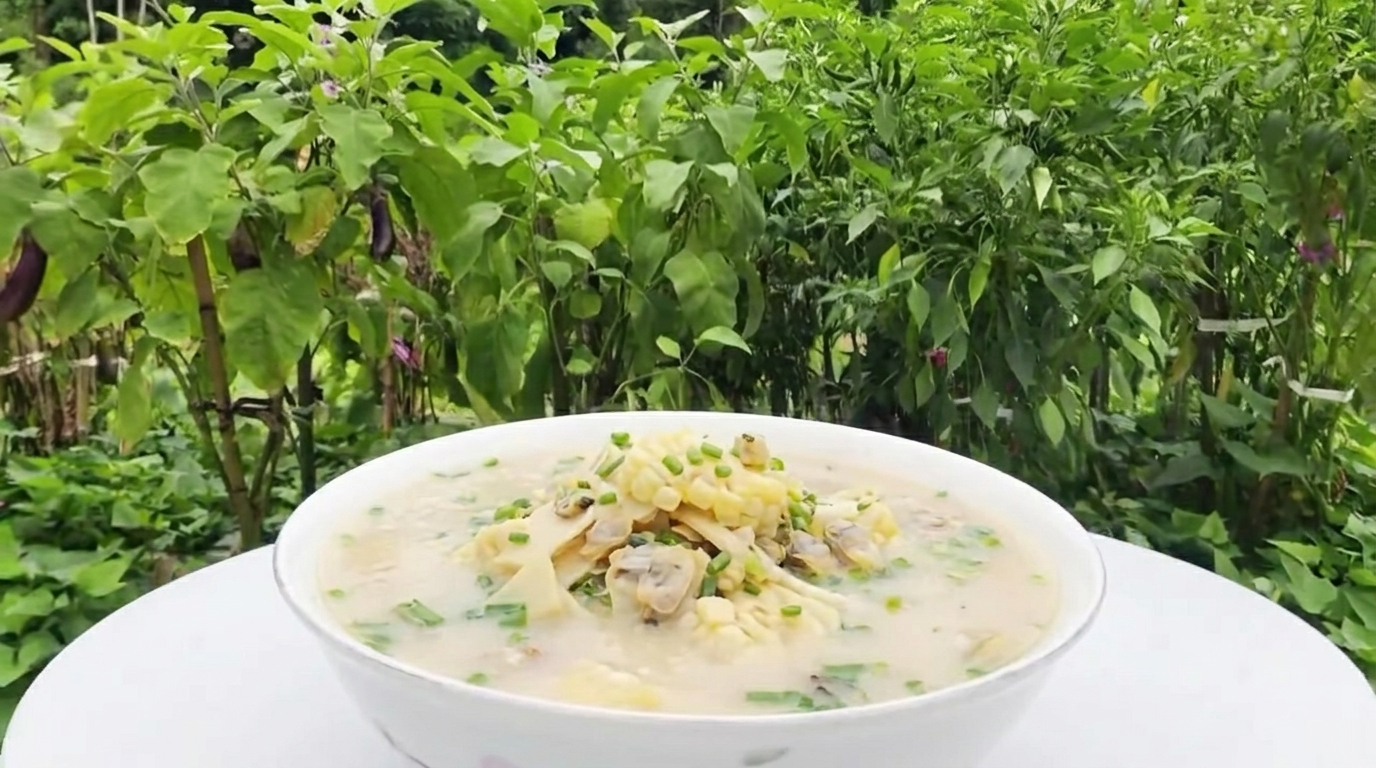 Sopa de Almejas, Maíz y Brotes de Bambú