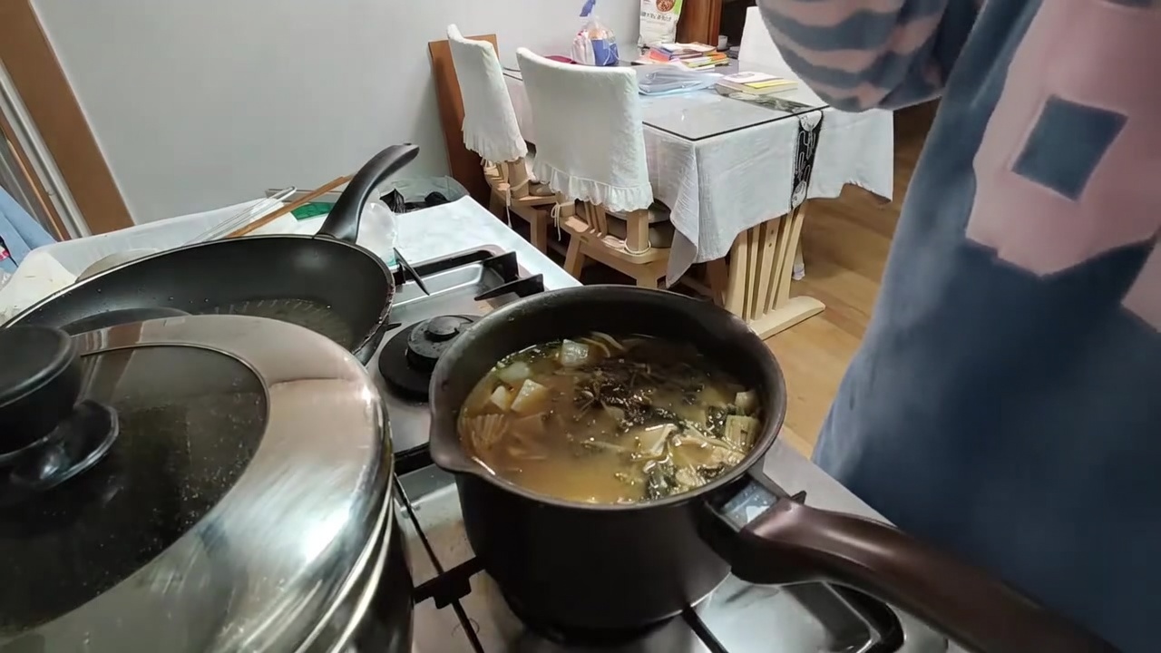 Estofado Coreano Tradicional de Pasta de Soja (Doenjang-jjigae)