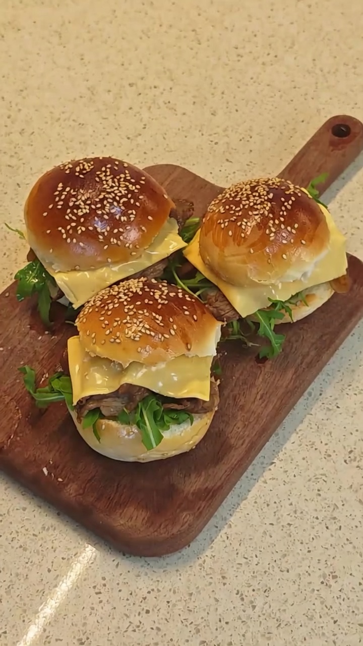 Hamburguesas de Ternera Teriyaki con Rúcula Fresca