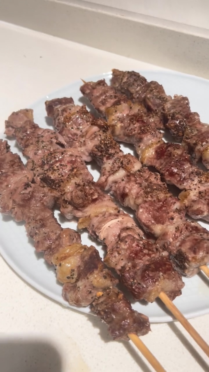 Brochetas de Dedos de Costilla de Res al Horno
