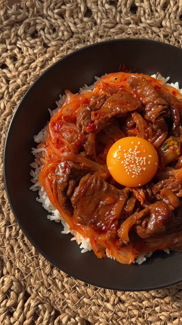 Bowl de Arroz con Ternera y Kimchi
