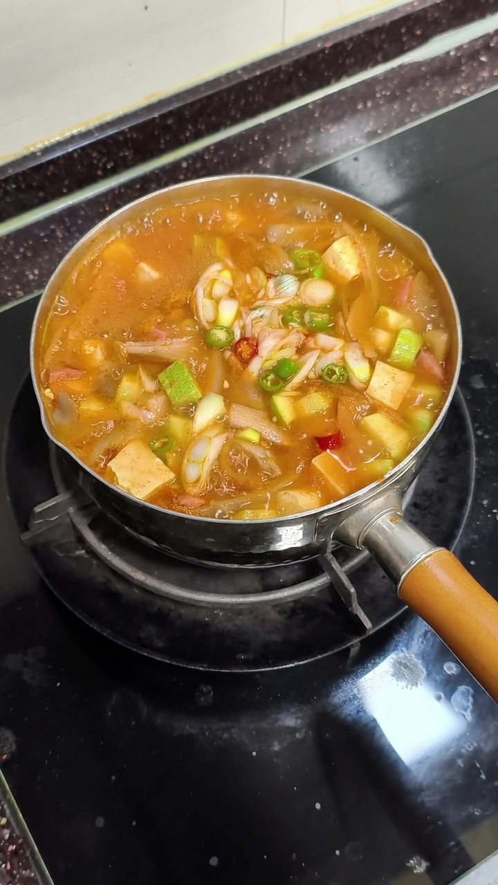 Estofado Tradicional Coreano de Pasta de Soja (Doenjang Jjigae)