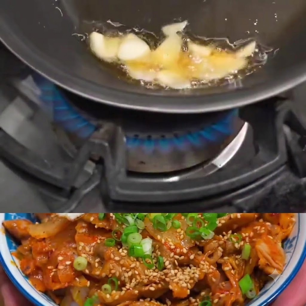 Cerdo en rodajas siendo añadido y cocinado con ajo en la sartén.