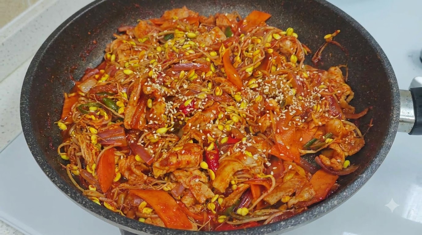 Salteado coreano de panceta con brotes de soja