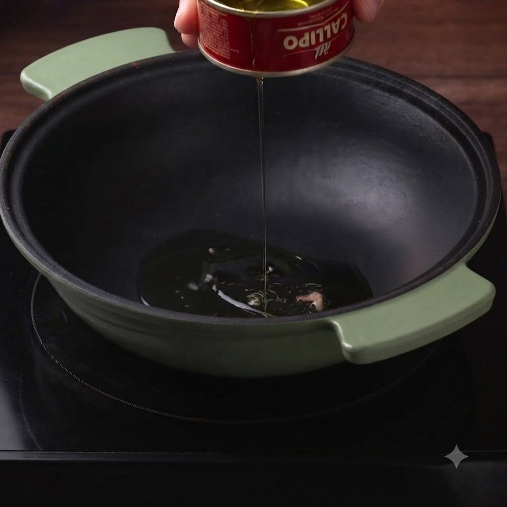 Cebollas rojas cortadas dentro de la olla de cocina verde con aceite.